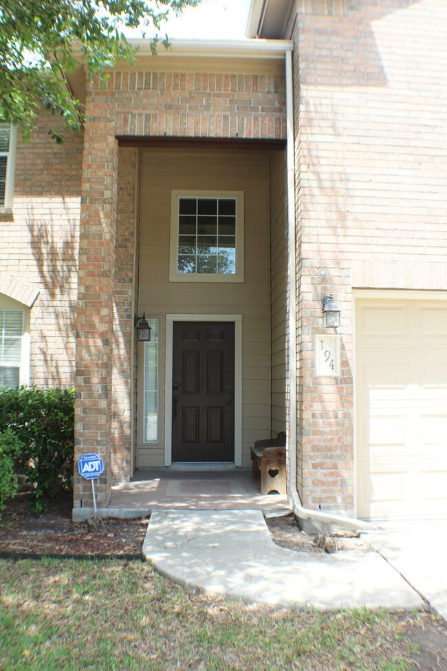 Building Photo - Beautiful Rental now available in Thistle ...