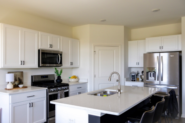 Building Photo - 10550 Azalea Dr