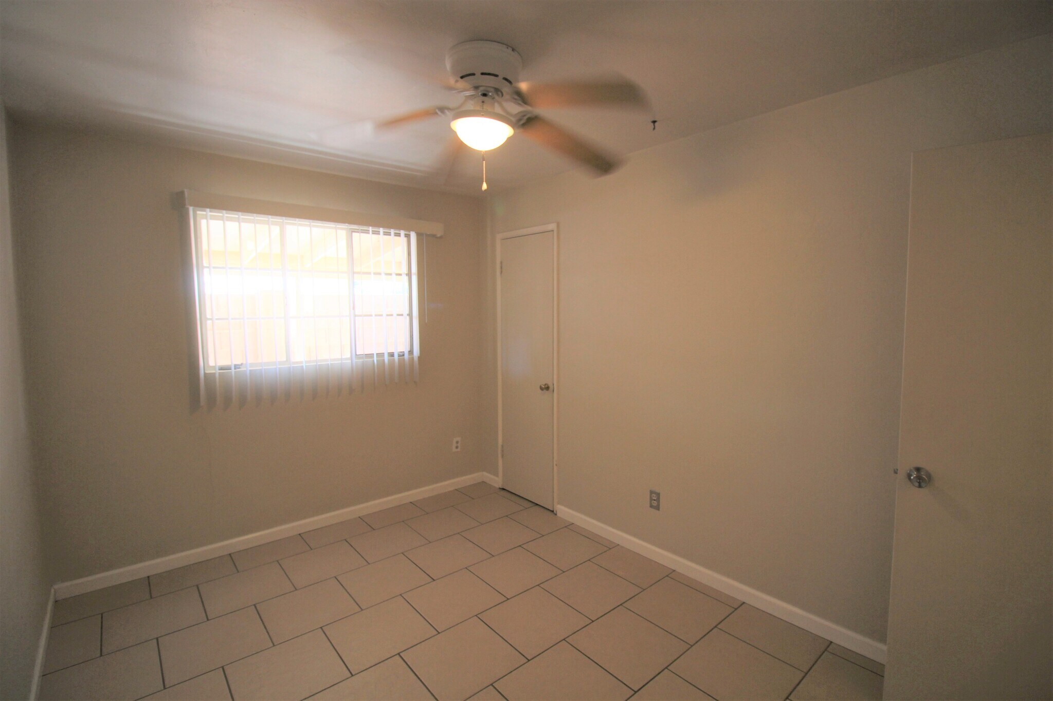 Middle Bedroom - 735 E Granada Dr