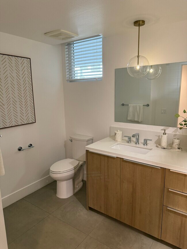 Building Photo - 239 S Marengo Ave