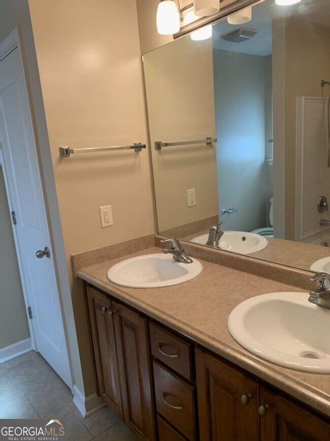 Building Photo - 205 Augusta Way