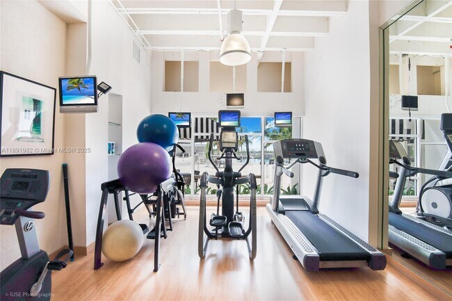 Building Photo - 4925 Collins Ave