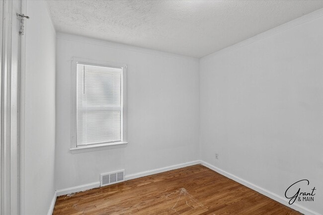 Building Photo - 11434 Laing St