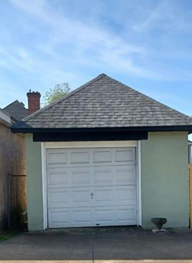 Building Photo - 204 Superior Ave