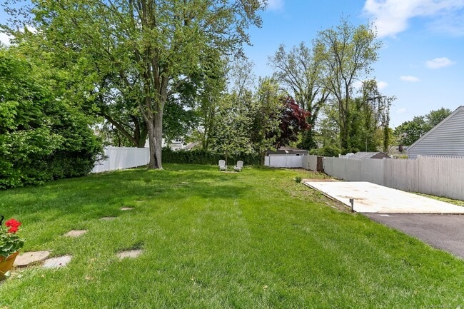 Building Photo - 219 Roseville Terrace