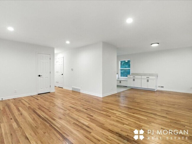 Building Photo - Midtown Modern Ranch-Don't Miss Out!