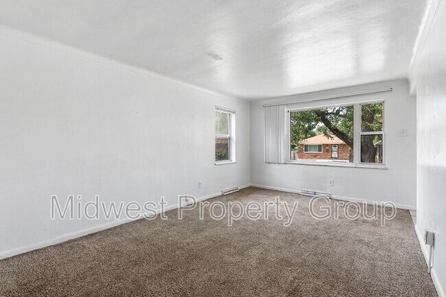 Building Photo - 4452 Eminence Blvd