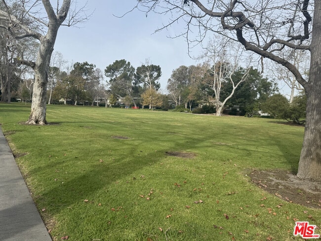 Building Photo - 5259 1/2 Village Green