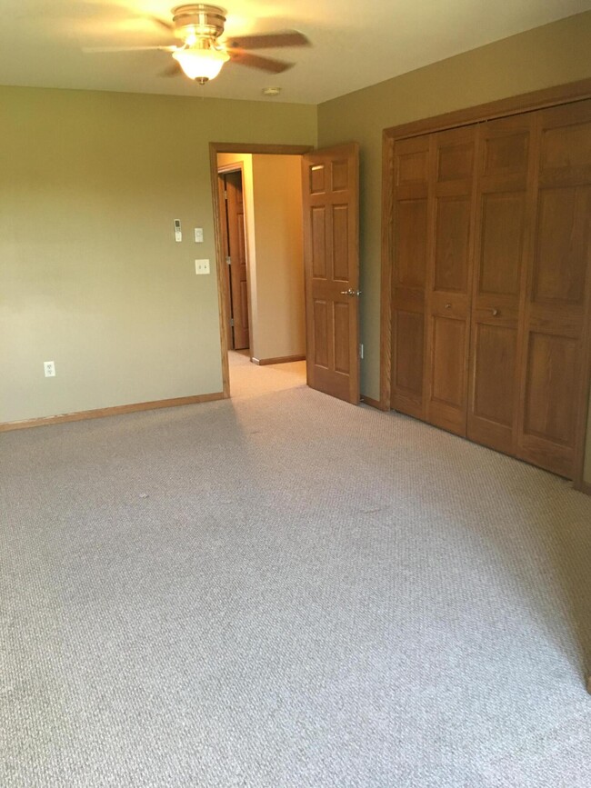 Building Photo - 903 8th Ave N