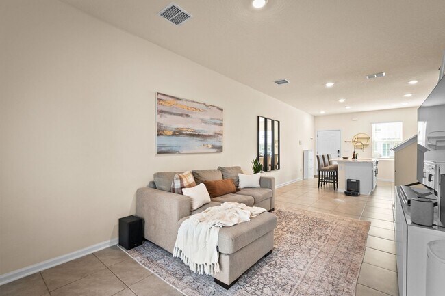 Building Photo - 2-Bedroom Townhome for Rent with Private En-Suite Baths & Screened Porch