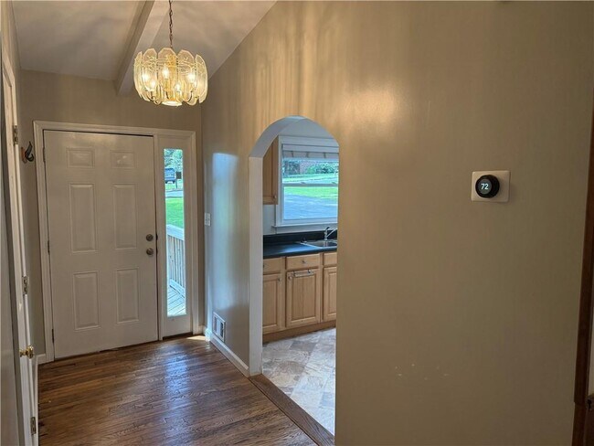 Building Photo - 3544 Raymond Dr