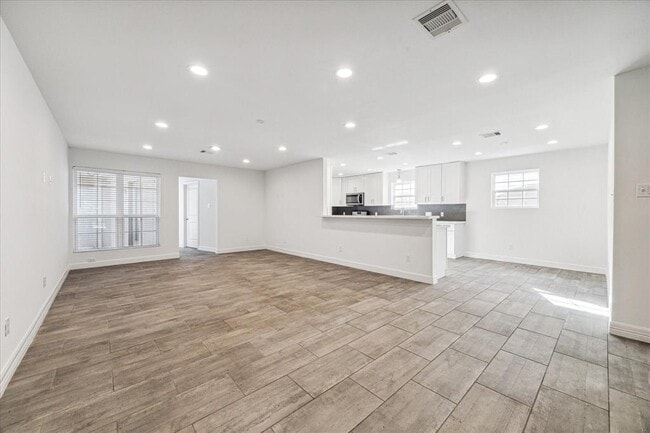 Building Photo - 5511 Caversham Dr