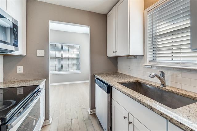 Building Photo - 8750 Park Ln