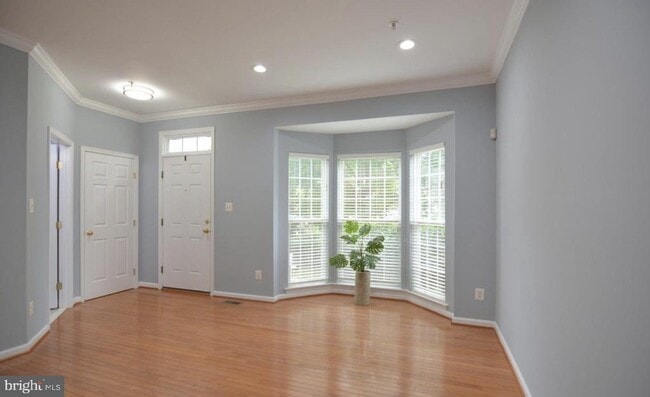 Building Photo - 422 Sheila St