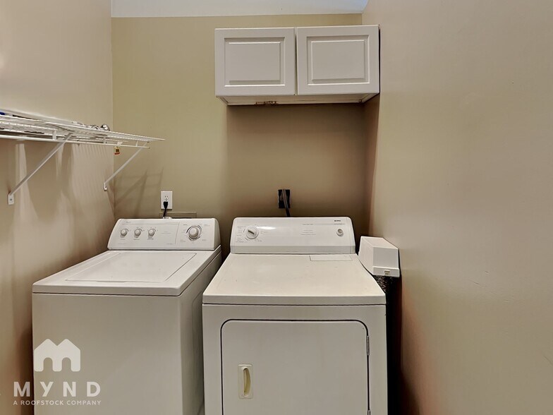 Building Photo - 326 Nelson St SW