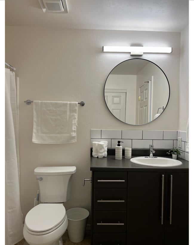 Building Photo - 3Bdm 3Ba close to U of A! must see!