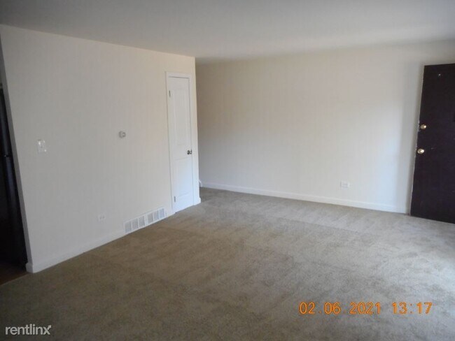 Building Photo - 2 br, 1.5 bath Townhome - 486 Duane Ter