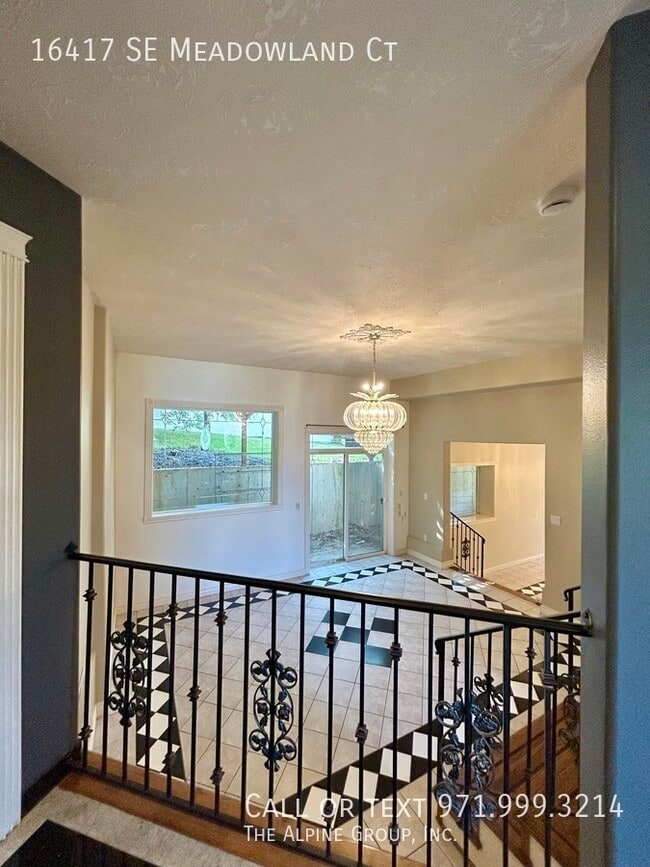 Building Photo - 16417 SE Meadowland Ct