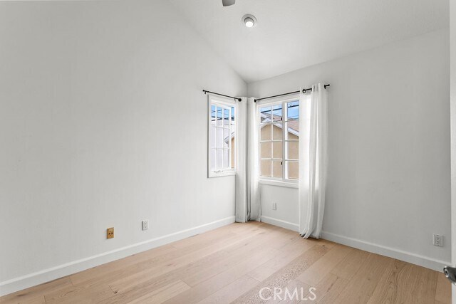 Building Photo - 426 Goldenrod Ave