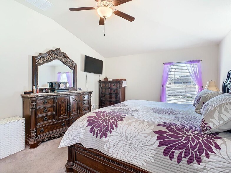 Building Photo - 649 Meadow Pointe Dr