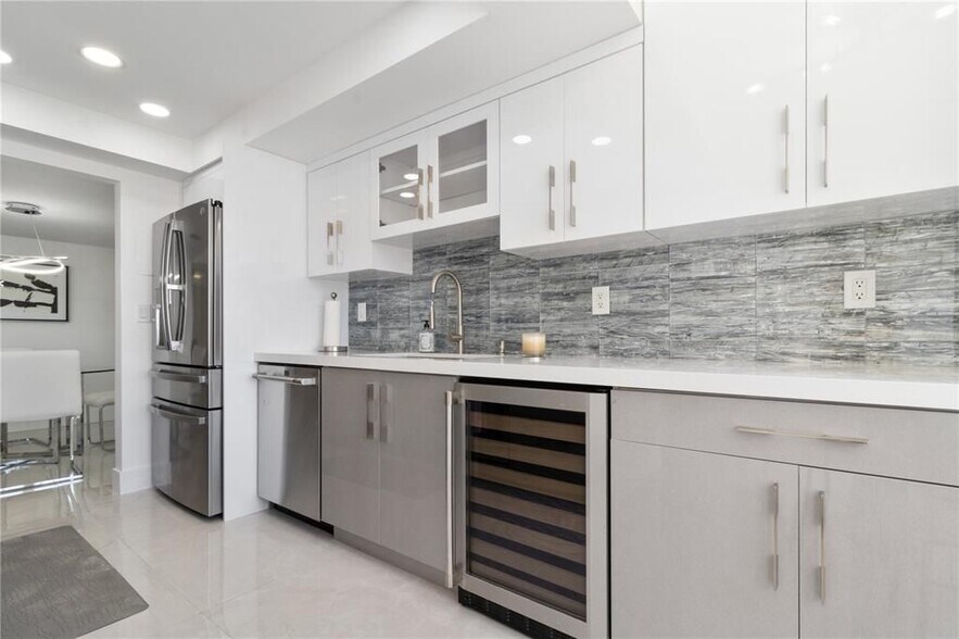 Building Photo - 18081 Biscayne Blvd