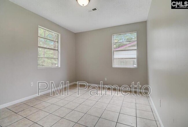 Building Photo - 329 Saddlefield Rd