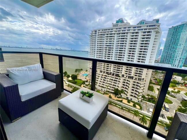 Building Photo - 600 NE 36th St