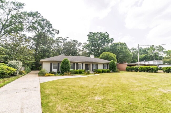Building Photo - ** 3 bed 2 bath located in McGehee Estate ** Call our self-showing number to schedule a tour 334-...