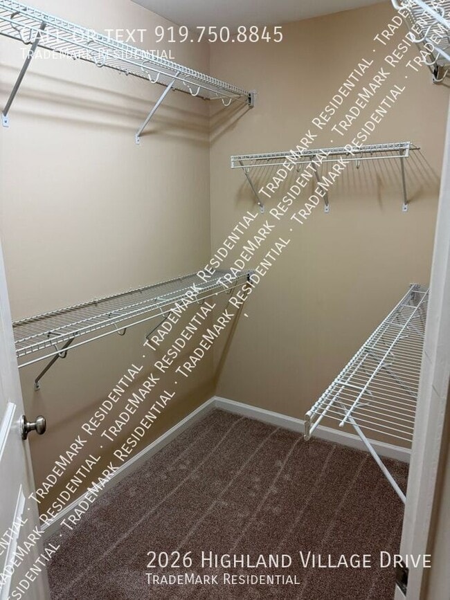 Building Photo - 2026 Highland Village Dr