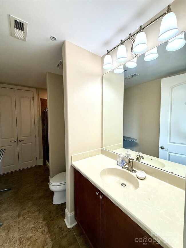 Building Photo - 4625 Piedmont Row Dr