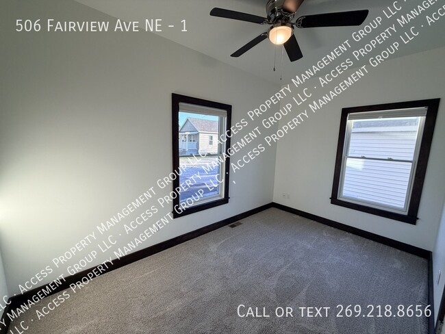 Building Photo - 506 Fairview Ave NE