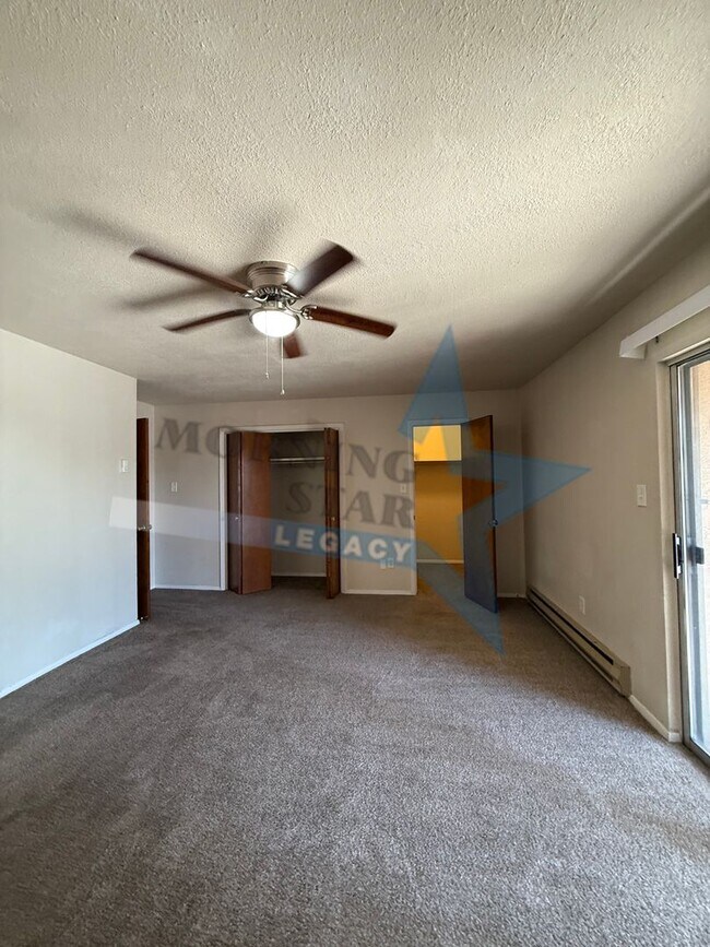 Building Photo - 3 Bed Condo W/ yard!