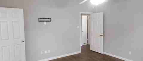 Building Photo - 8307 Holmwood Dr