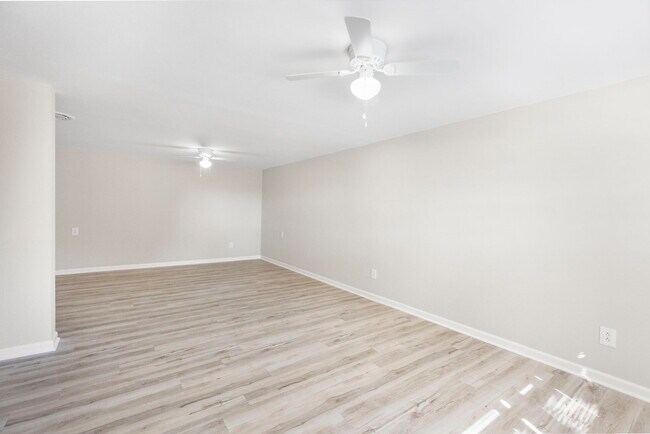 Building Photo - 1060 Okrina Dr