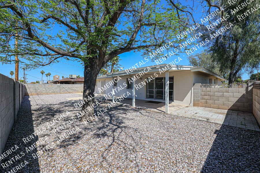 Building Photo - 3704 S Terrace Rd