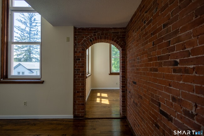 Building Photo - 58 Woodley Ct