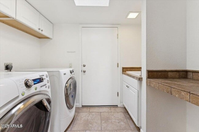 Building Photo - 8356 E San Ricardo Dr