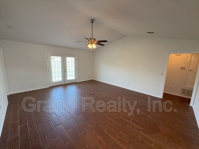 Building Photo - 1261 Mazurek Blvd