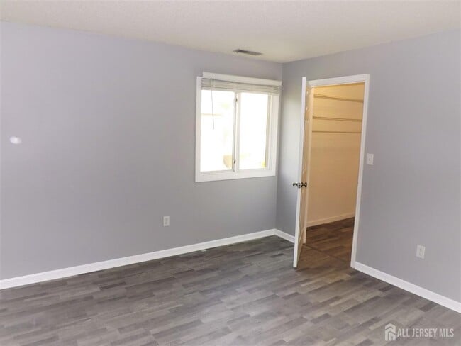 Building Photo - 5023 Ravens Crest Dr