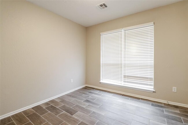 Building Photo - 1125 Oak Creek Dr