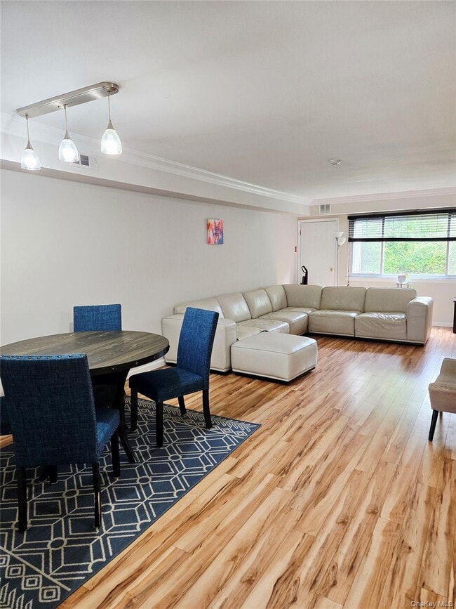 Building Photo - 199 Pointe Cir N