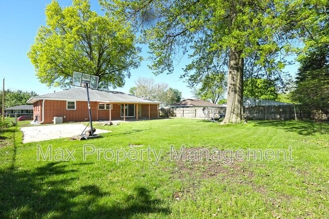 Building Photo - 7217 Maple Dr
