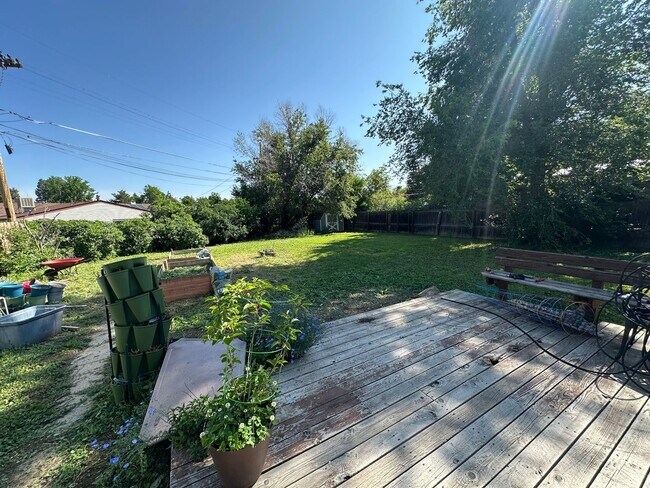 Building Photo - Great Location! Charming Ranch in University Hills- Large Lot!