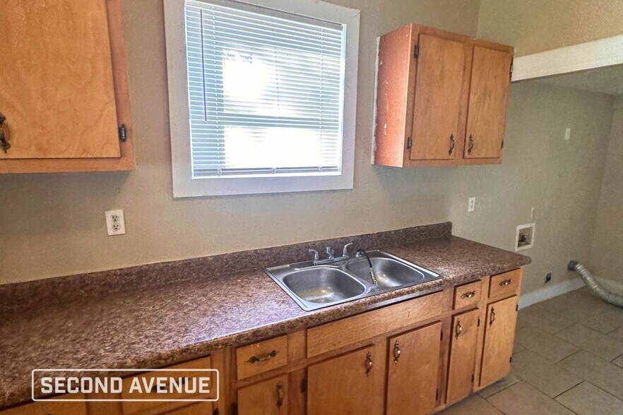 Building Photo - 2610 Lowell Ave