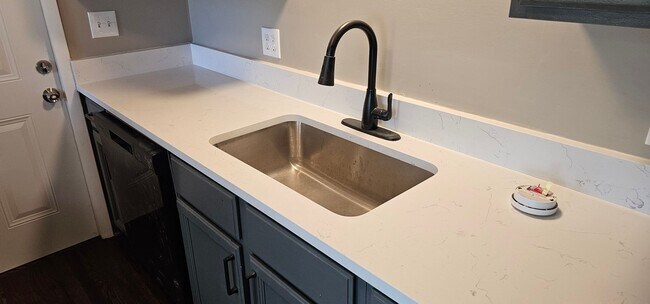 Building Photo - COMING SOON!! Available Soon in SF KCMO