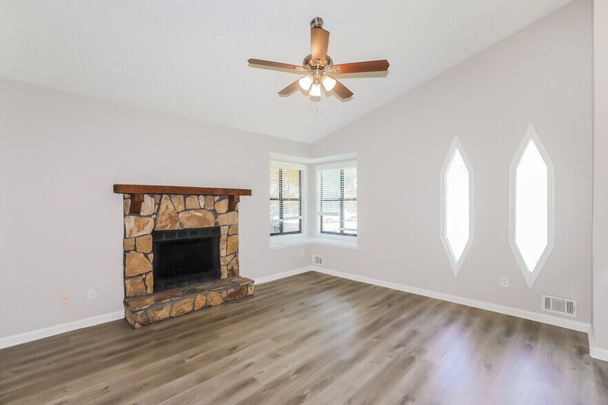 Building Photo - 3684 Linwood Way