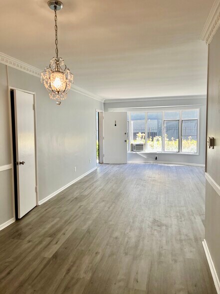 Building Photo - 1615-1621 N Hobart Blvd