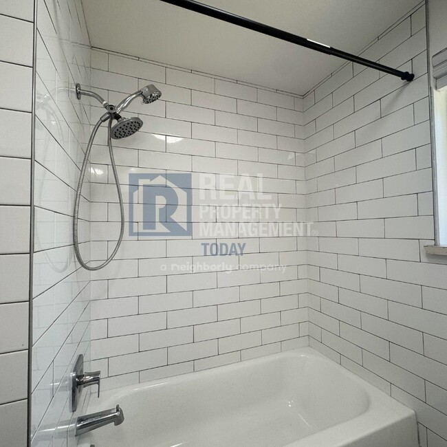 Building Photo - Great 3 Bedroom With Covered Carport!
