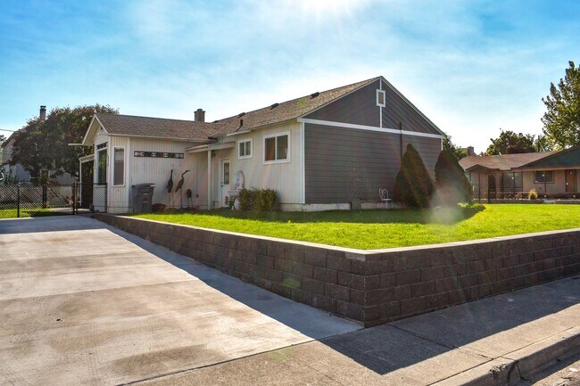 Building Photo - McPherson Duplex