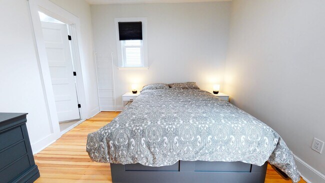 Building Photo - 276-278 Willow St